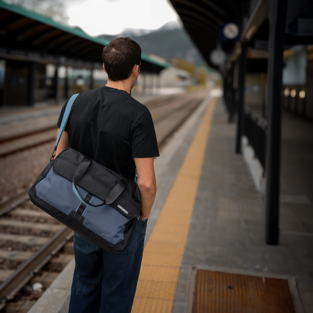 Borsone blu CityStride in stazione treni